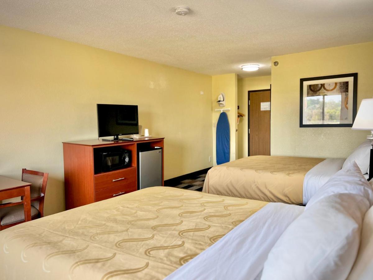 Quality & Downtown - Waterparks Area Hotel