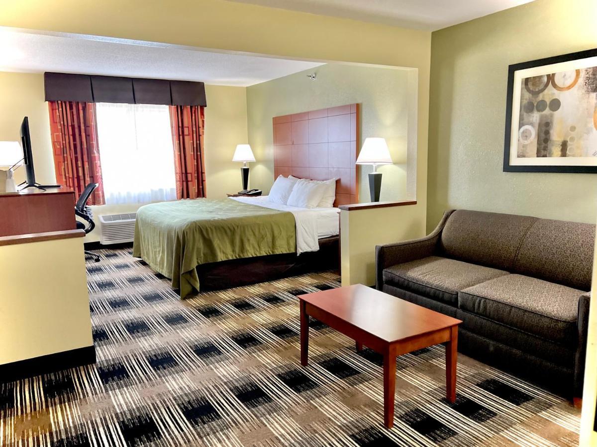 Quality & Downtown - Waterparks Area Hotel