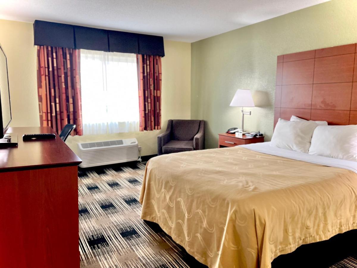 Hotel Quality & Downtown - Waterparks Area 2*