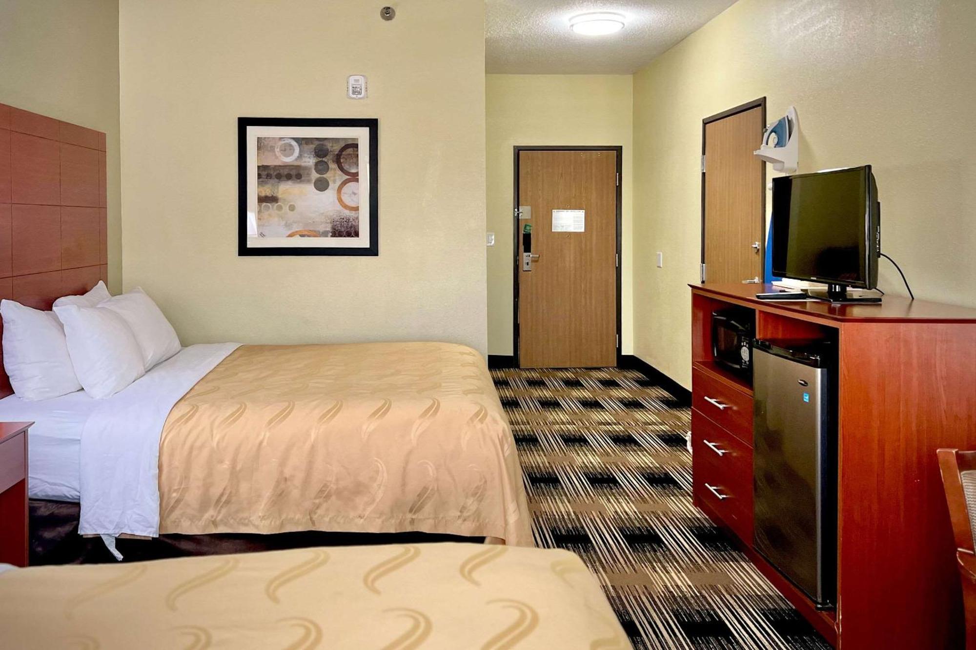 Quality & Downtown - Waterparks Area Hotel 2*