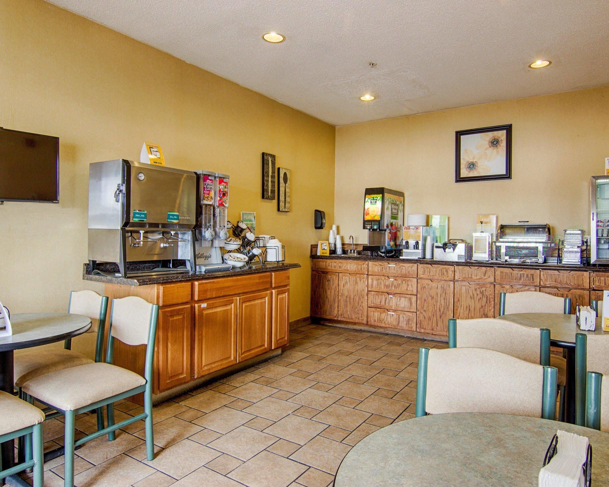 Hotel Quality & Downtown - Waterparks Area 2*