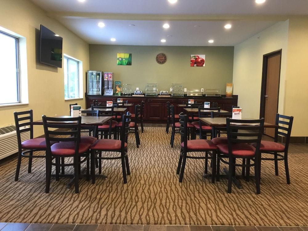 Quality Inn&suites Hotel 2*